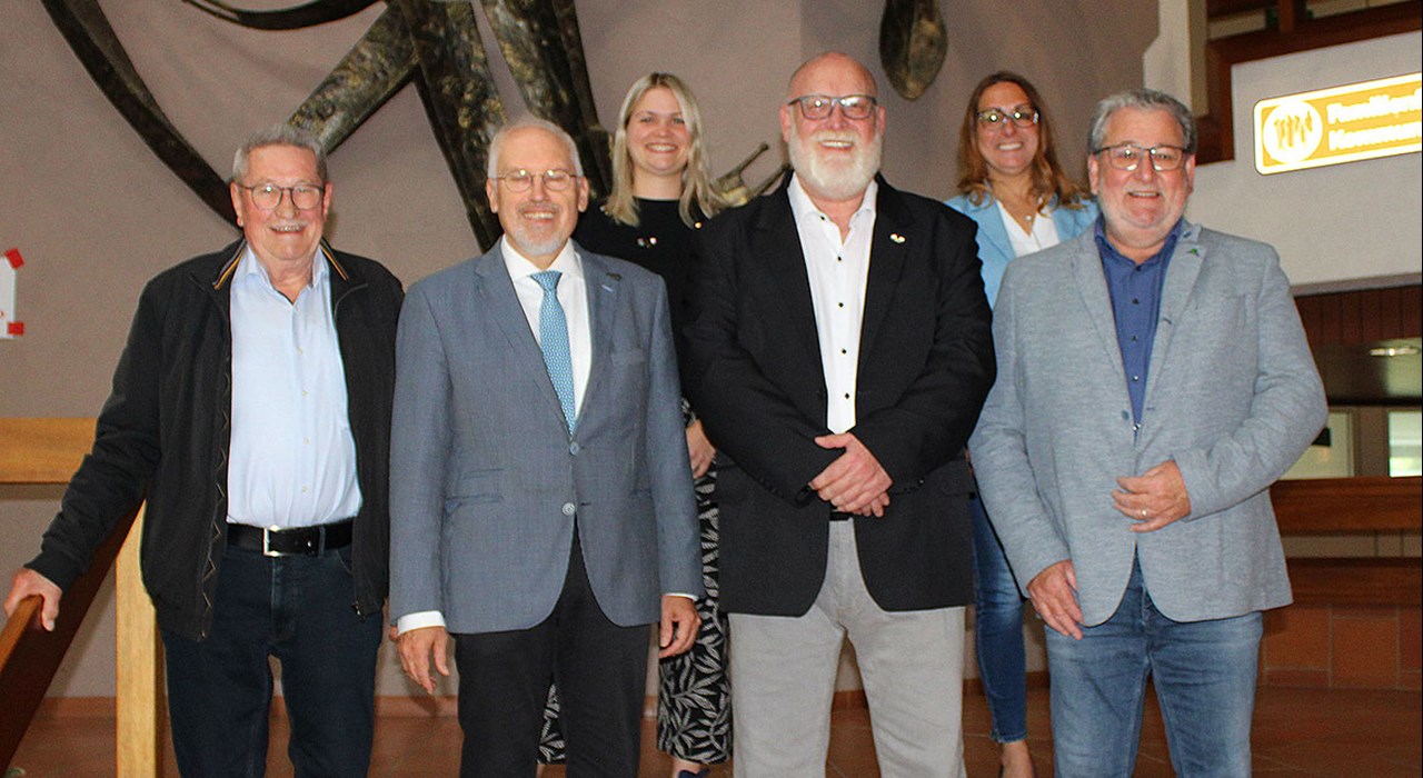 Axel Oberneßer zum neuen Schiedsmann vereidigt - Bundesbeamter folgt im Ehrenamt auf Manfred Schneider