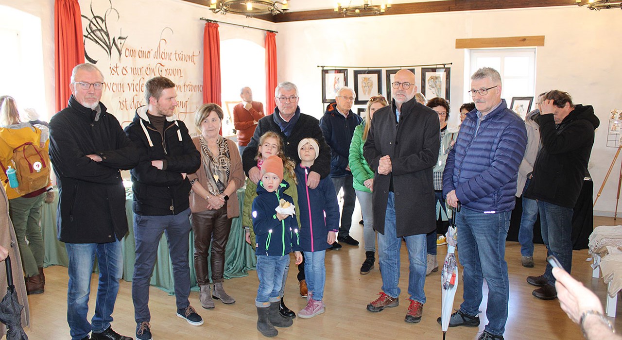 24 03 27 Handwerkliche Anbieter Lockten Viele Gäste An Bürgermeister Michael Forster Eröffnete Ostermarkt In Jägersburg