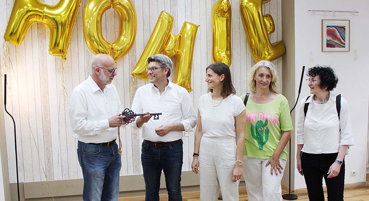 24 09 10 „Homcity A Place To Be“ Ist Gestartet Bürgermeister Michael Forster Begrüßte Die Weitere Entwicklung Und Überreichte Symbolischen Schlüssel