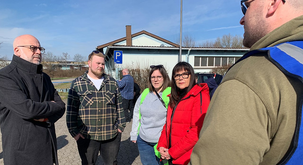 24 03 13 Bürgermeister Michael Forster Tauschte Sich Mit Demonstranten In Homburg Aus