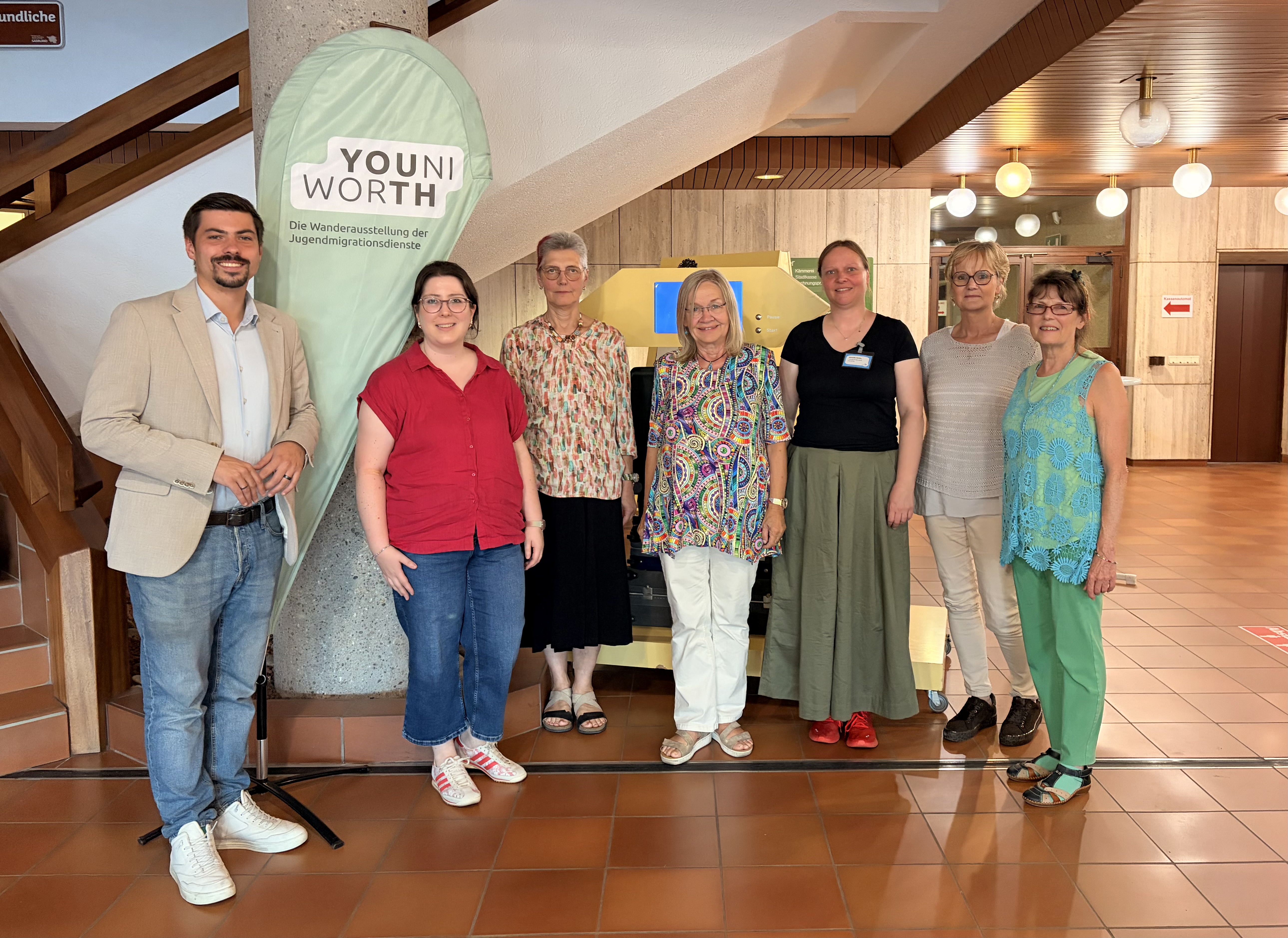 YOUNIWORTH im Homburger Rathaus eröffnet: Interaktive Ausstellung lädt bis zum 24. September zu Begegnung und Perspektivwechsel ein
