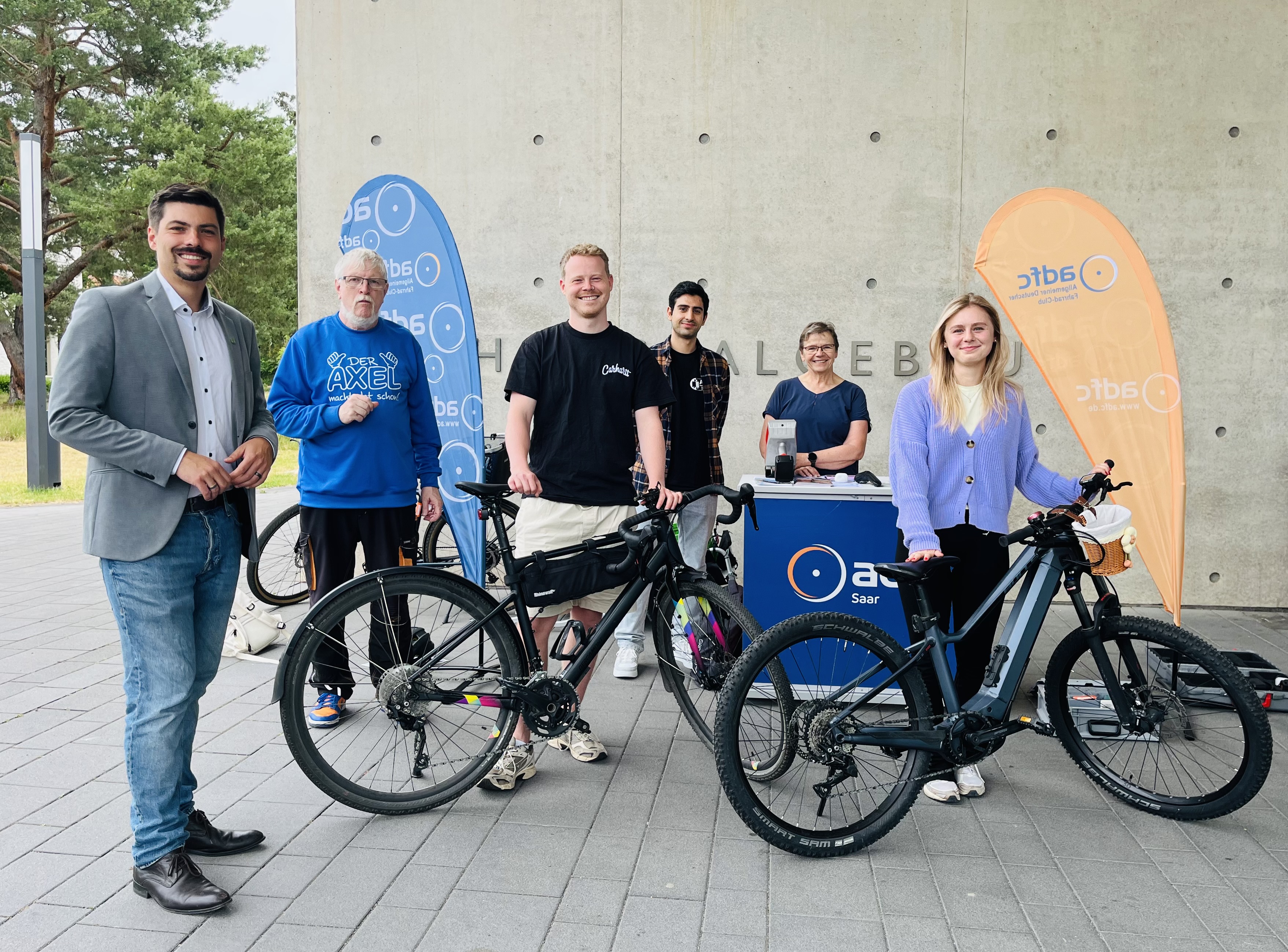 Fahrradcodierung auf dem UKS Campus Homburg: Stadt Homburg unterstützt Aktion zum Diebstahlschutz für Studierende
