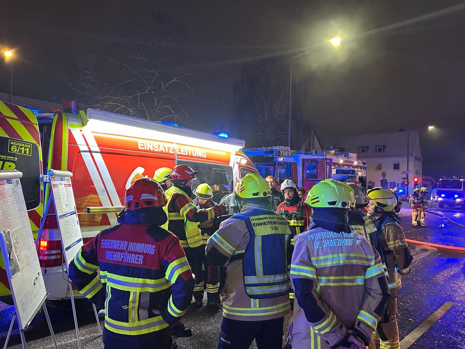 Verwaltungsspitze dankt den Feuerwehren, THW, DRK und BBH für erfolgreichen Großeinsatz bei einem Brand in der Nacht zum Donnerstag