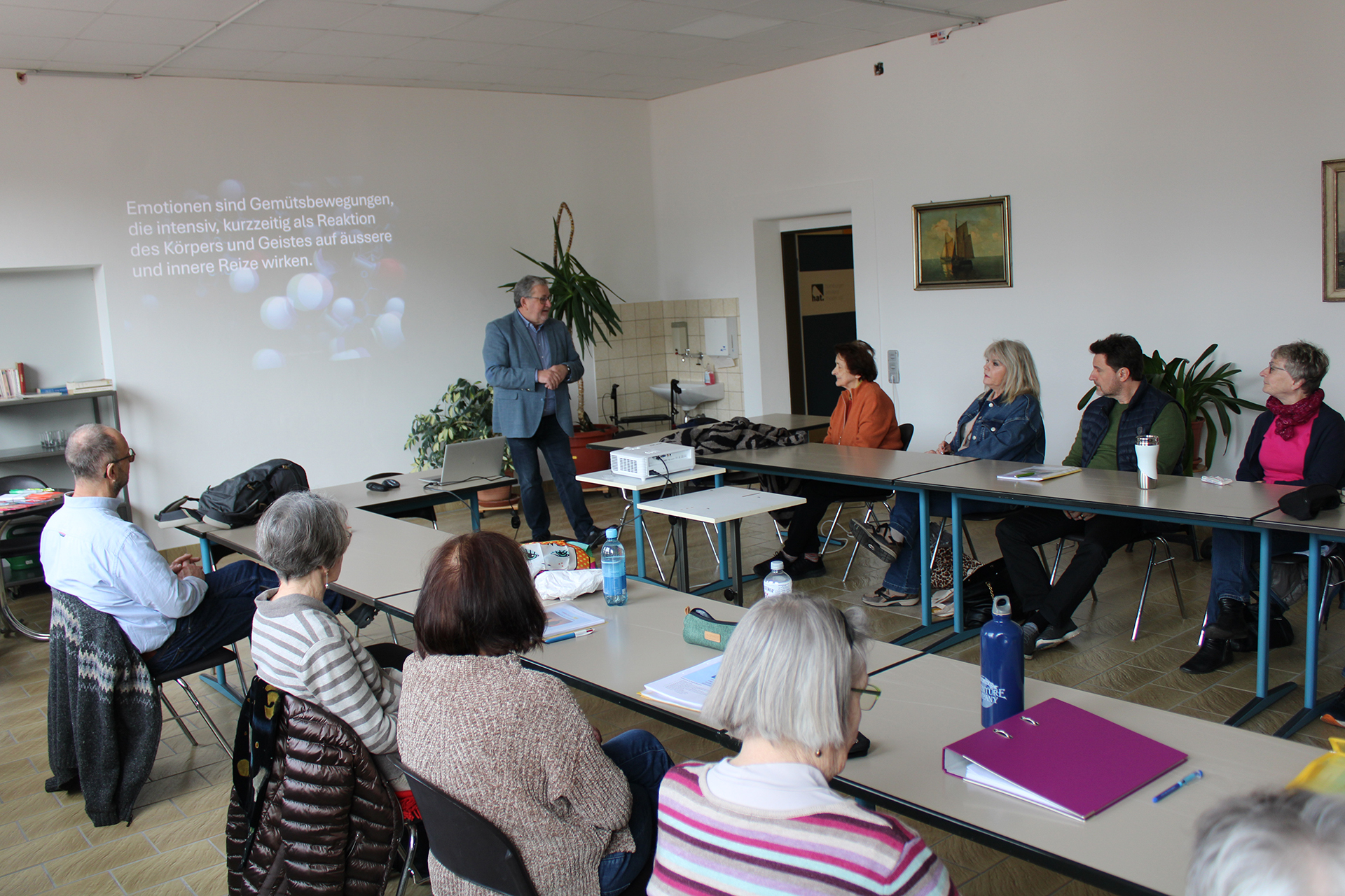 Bürgermeister Manfred Rippel begrüßte Referentin  Dr. Marie-Paule Theisen in der Hohenburgschule