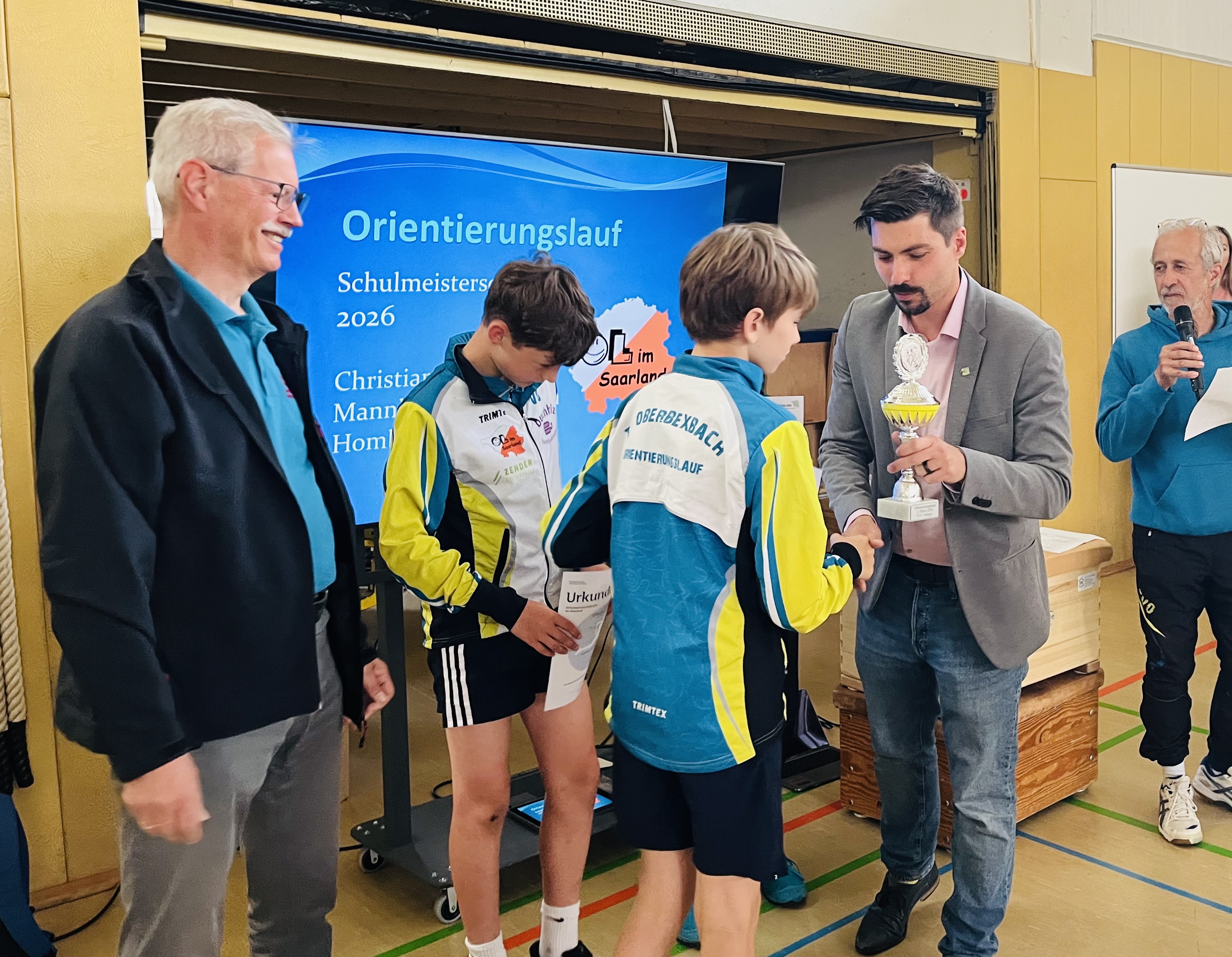 Beigeordneter Philipp Scheidweiler begrüßt rund 130 junge Sportler beim Orientierungslauf im Homburger Stadtpark