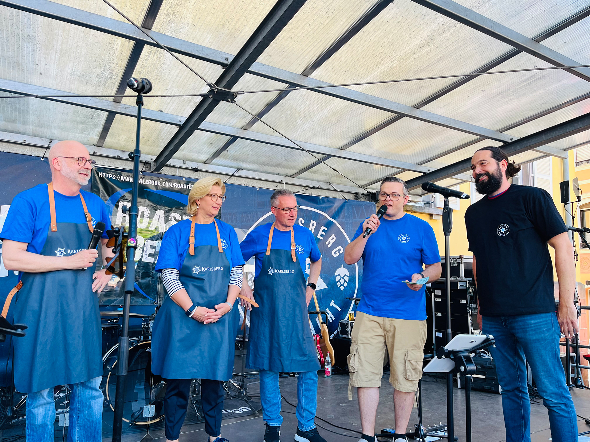 Homburger Braunacht 2026: Oberbürgermeister Michael Forster sticht Fass mit einem Schlag an