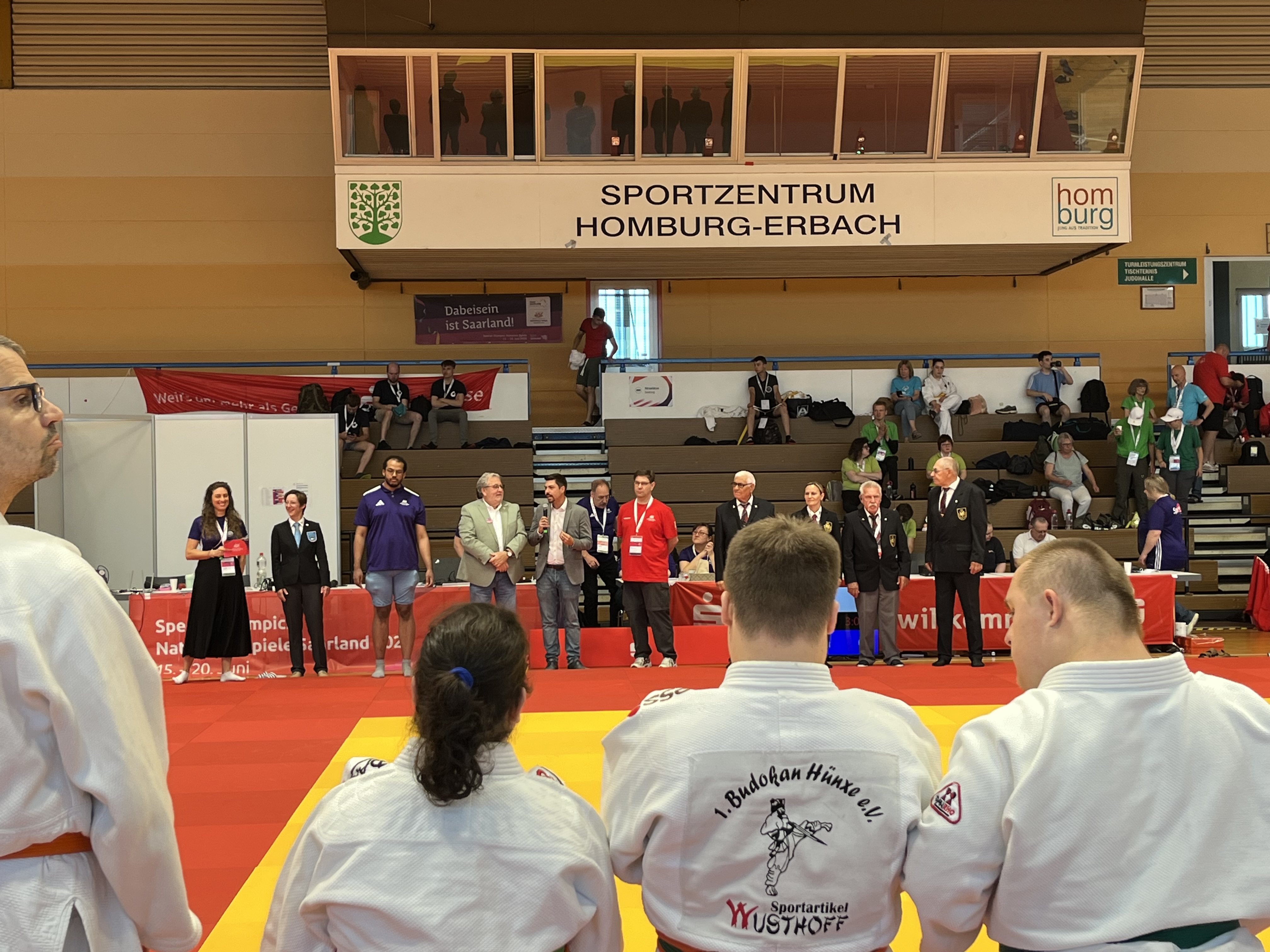 Special Olympics in Homburg gestartet: Bürgermeister Rippel und Beigeordneter Scheidweiler begrüßen Athletinnen und Athleten sowie Gäste zum Auftakt der Wettkämpfe im Sportzentrum Erbach