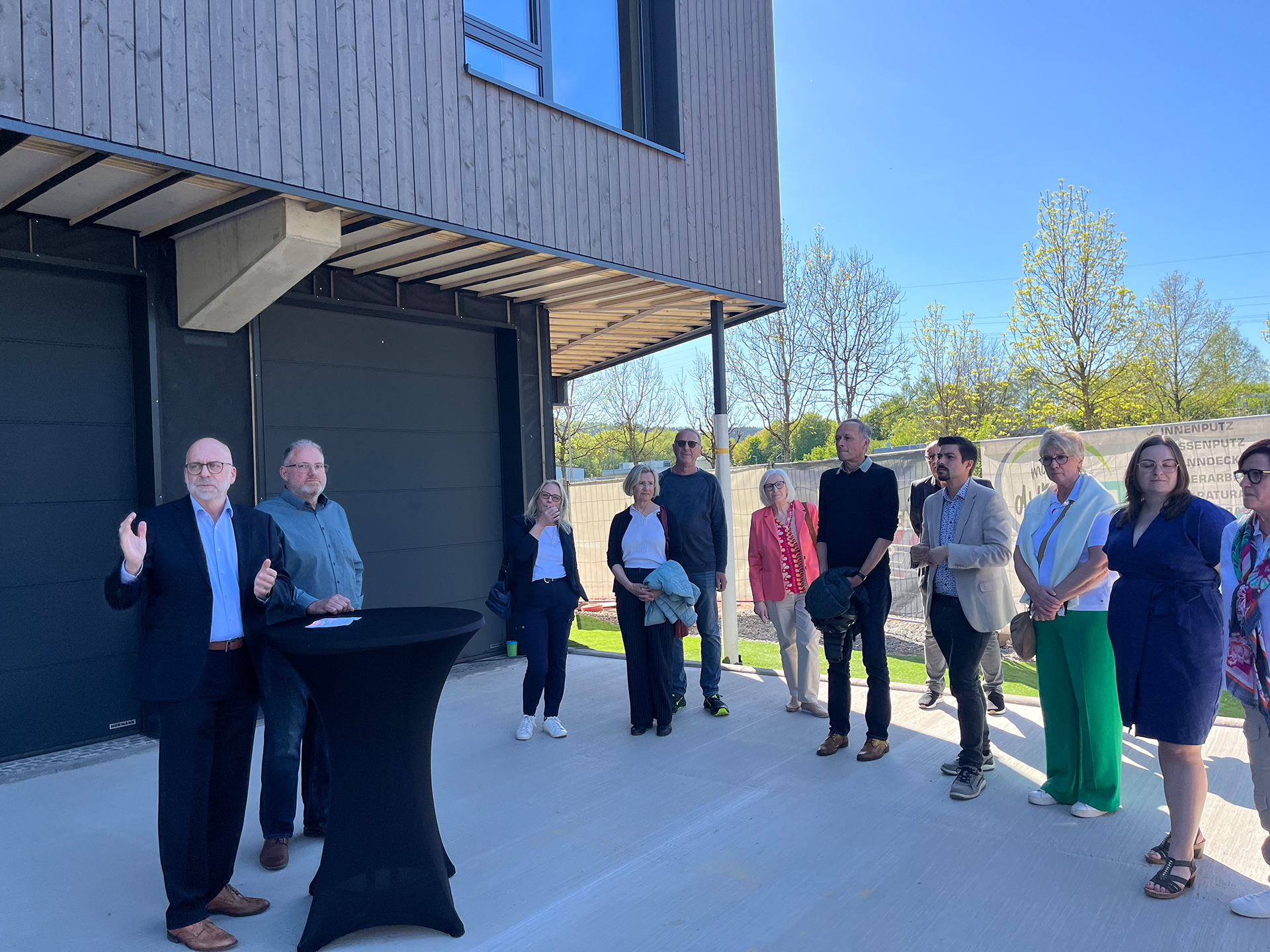 OB Michael Forster und SeH-Werkleiter Martin Orschekowski würdigen neues Betriebsgebäude als zukunftsweisendes Bauprojekt für die Stadt